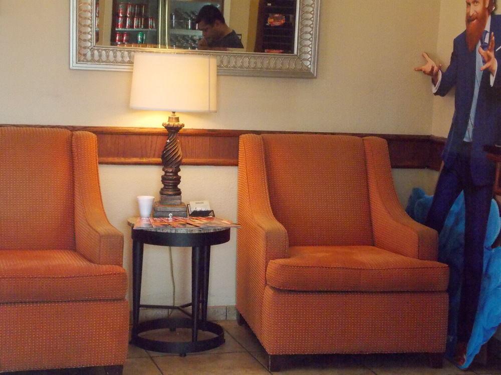 Econo Lodge Inn & Suites Downtown Сан Антонио Екстериор снимка