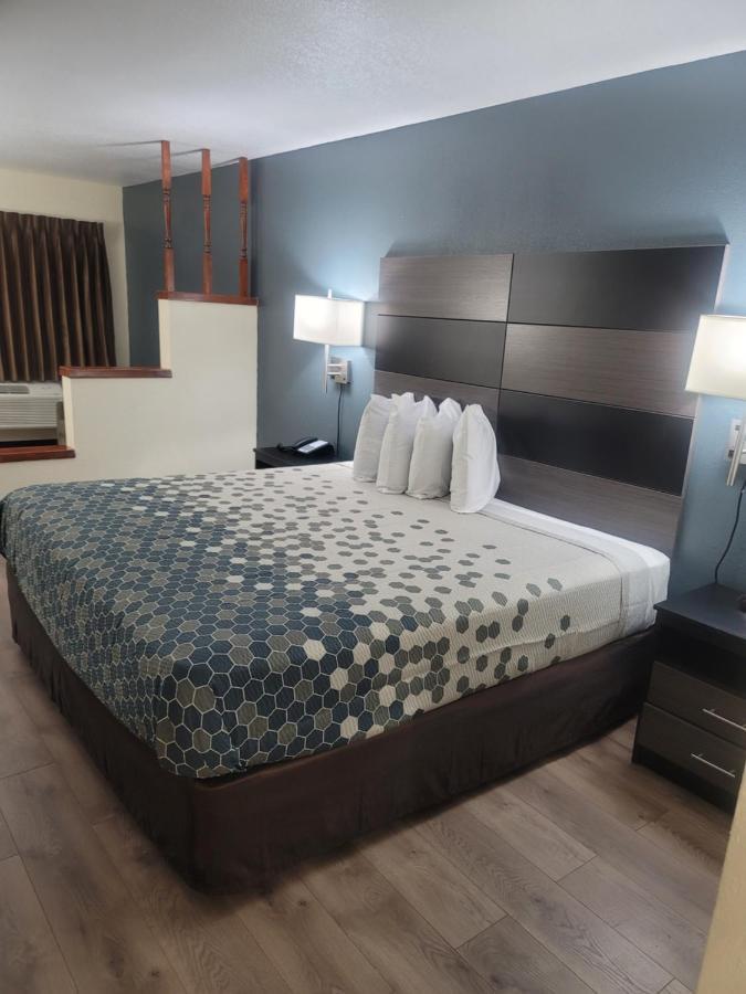 Econo Lodge Inn & Suites Downtown Сан Антонио Екстериор снимка