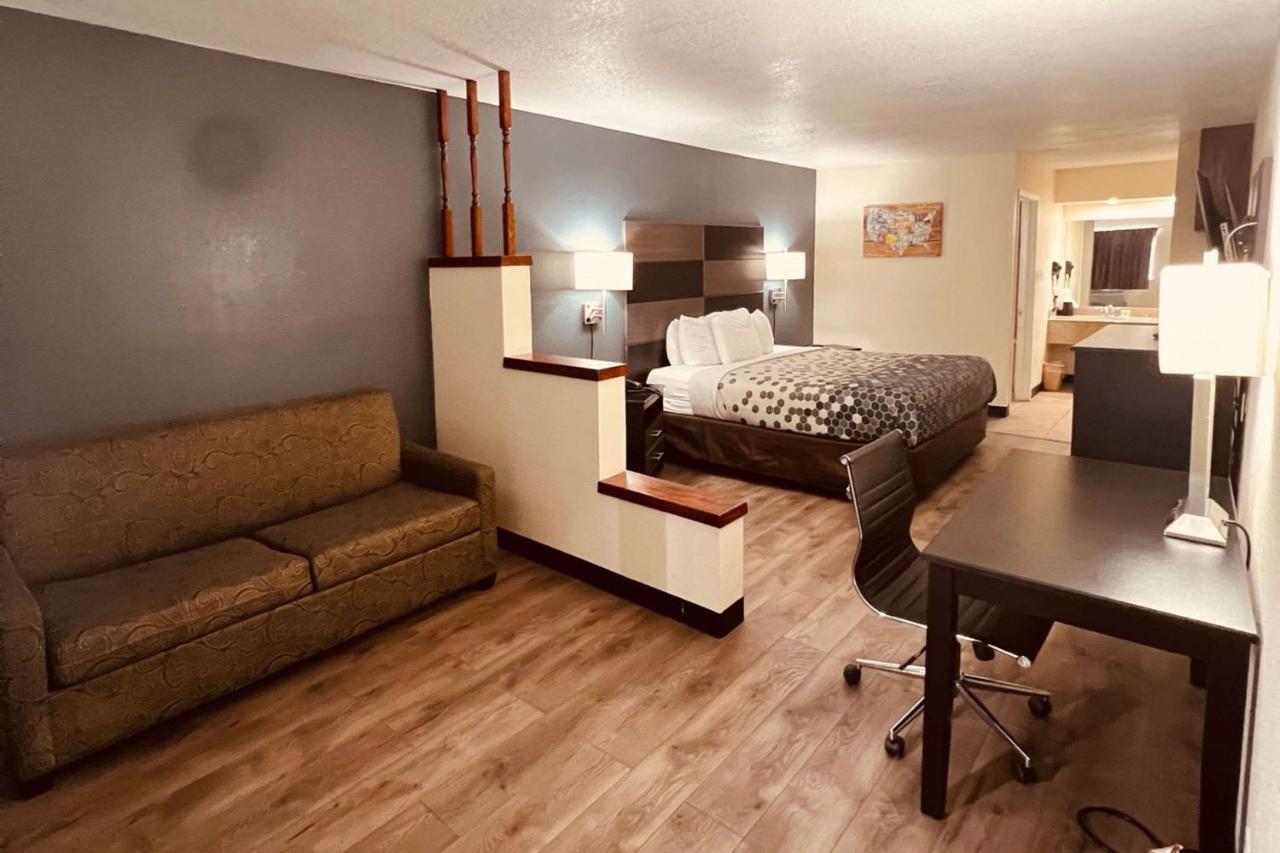 Econo Lodge Inn & Suites Downtown Сан Антонио Екстериор снимка