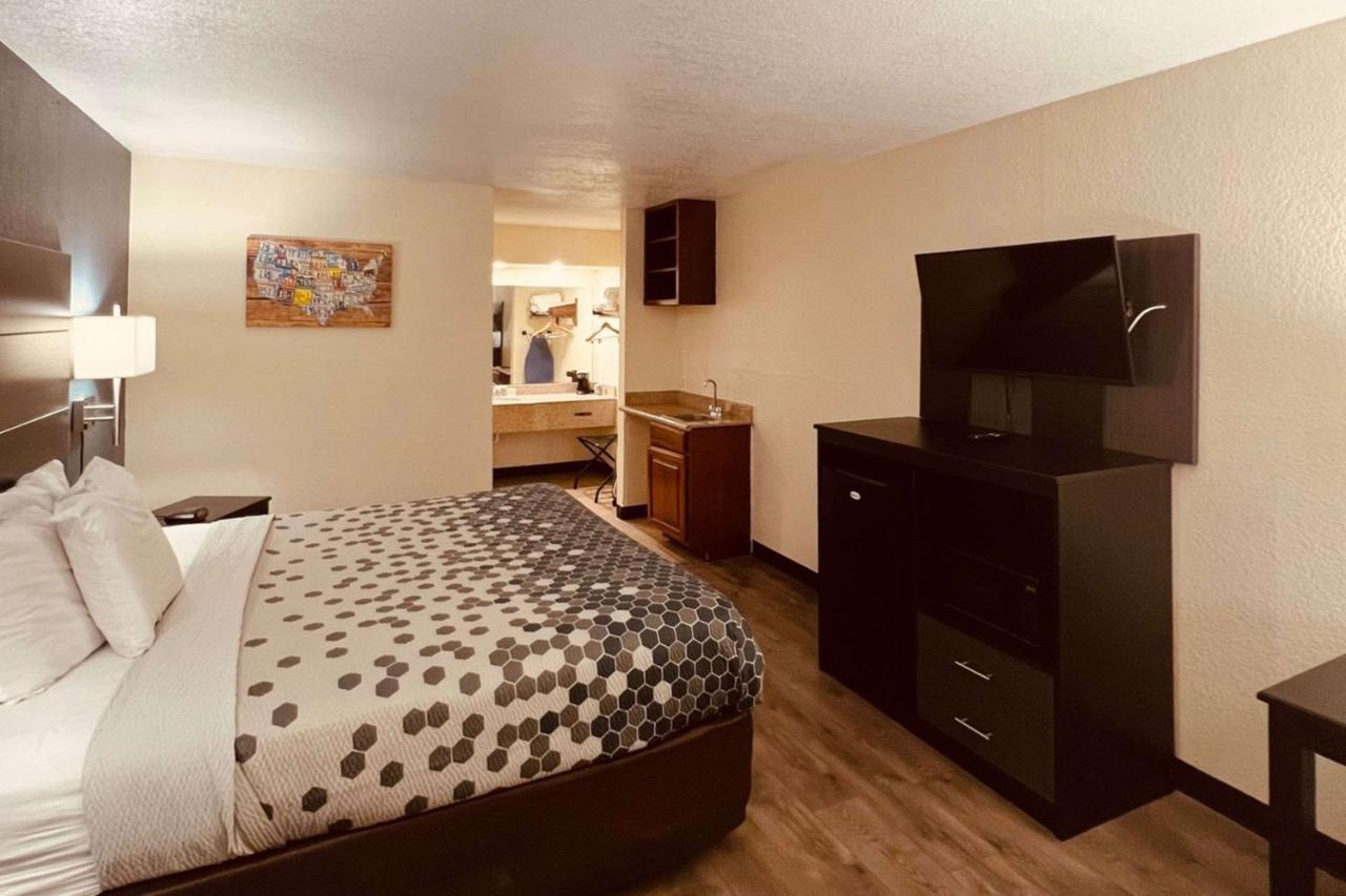Econo Lodge Inn & Suites Downtown Сан Антонио Екстериор снимка